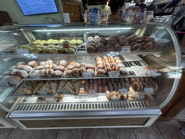 Punalu`u Bake Shop and Visitor Center （プナルウ・ベイクショップ