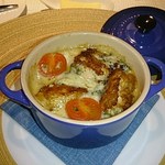 NOUVE - リ・ド・ヴォーとロックフォールチーズのココット蒸し〜赤ワインバターのアクセント〜