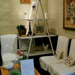 パッ・ド・シャー - 入口会計近くの待合室かな