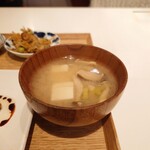 MID ミッドダイニング - "出汁"と"きのこ"の旨味、"根菜"の甘みも活かされた逸品。
