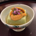 日本料理 太月 - 空豆ごま豆腐　生雲丹　花穂　割り出し汁アップ　2015-3