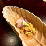 徳ㇵ本也 - ④ お造り 明石のイサキと由良の赤ウニ