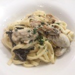 オステリア ガウダンテ - 牡蠣とミックスきのこのクリームソースの自家製タリアテッレ