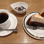 パブロ・カザルス - 料理写真:シブースト580円＋セットコーヒー400円(税込み)