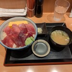 まぐろや相馬水産 - インド鮪切り落とし丼（1480円） 特盛り（220円）