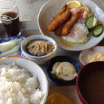 奥崎食堂 - エビフライ定食600円