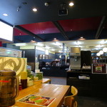 ラーメン横綱 - 広々とした店内
