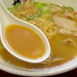ラーメン横綱 - あっさり豚骨醤油スープ