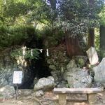 高橋家 - 目の前にある滝