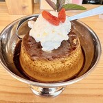 CURRY HOUSE KURAGE - 昔ながらの硬くて濃厚な味のプリン