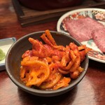 炭火焼肉 福わらひ - キムチ盛合せ　¥400