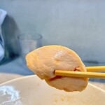 らぁ麺 はんにゃ - 鶏肉のチャーシューも入っていました♬
※ともに、2枚ずつ