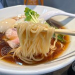 らぁ麺 はんにゃ - 麺は、最初は硬めな感じで
時間とともに普通麺になる