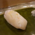 鮨辰巳 - 帆立　柚子塩で