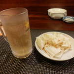 ジンジャーエール　と　お通しのキャベツ