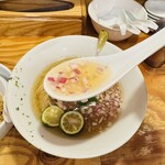 オカモト醤油ヌードル - スープ