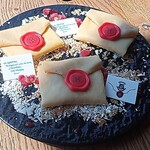 バックロットカフェ - 入学許可証のクレープ