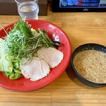 廣島つけ麺本舗 ばくだん屋 - 料理写真:広島つけ麺小の野菜盛り追加、ごまだれ
