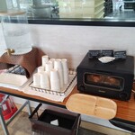 パン・ダニエル - イートインにはトースター、給水器もあります