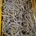 木挽庵 - 黒い太めのそば