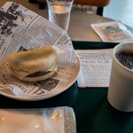 天野珈琲 - 料理写真:ソーセージマフィンとモーニングコーヒー