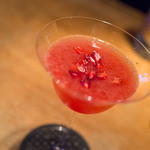 ザ・バー・カサブランカ - 浮かんだざくろの実
