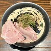 大磯 海そば - イカ墨担々麺 チャーシュートッピング