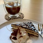 アーリー バード カフェ - アーモンドチョコケーキ