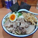 ケンチャンラーメン - 中華そば小盛り、味濃口、油普通、煮卵クン、細切れチャーシュー、メンマ増し