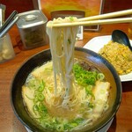 ラーメン東雲亭 - 豚骨ラーメン・チャーハン並セット