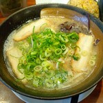 ラーメン東雲亭 - 料理写真:豚骨ラーメン・チャーハン並セット