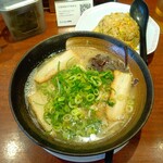 ラーメン東雲亭 - 豚骨ラーメン・チャーハン並セット