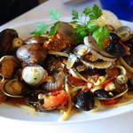 トラットリア・築地パラディーゾ - 物　本日の貝類とチェリートマトのリングイネ　ペスカトーレ風　貝類はその日の仕入れで内容が変わります