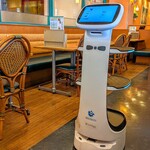 サイゼリヤ - 働きまくる配膳ロボット
