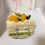 フレシュール - 黄粉と黒豆のケーキ、黄粉クリーム激旨、小豆の食感、生地のフワジュワ完璧