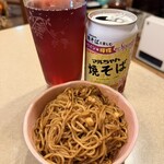 いなげや - 料理写真:マルちゃん焼そば、マルちゃん焼そばと楽しむ 赤ワイン×檸檬 Sparkling