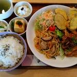 カフェレストりん - 2015･3･17･ランチ。
      豚肉の生姜焼き。台湾風焼き蕎麦。茄子の天ぷら。冷奴。デザート。
      薑汁炒豬肉片。台湾味炒麺。茄子天婦羅。涼豆腐。甜点