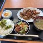 箱ざき食堂～米ともつ煮 ホルモン定食～ - 