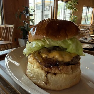Cafe Dining LÜDERA_0