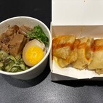 台湾早餐天国 - 料理写真:左：魯肉飯、右：チーズ蛋餅