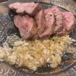 スパイスと創作料理 この一杯のために。 - 厚切り牛たんの炭焼き