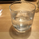 Torikizoku - 澄み渡る梅酒。前から飲んでみたかったのがあったから注文してみた。透明なのにほんとに梅酒の味がした！
