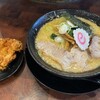 らーめん みずさわ - 味噌背脂ラーメンと唐揚げどちらも生姜が効いて旨いです♪