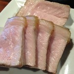 肉山 - 焼いてるのに気がついていない豚