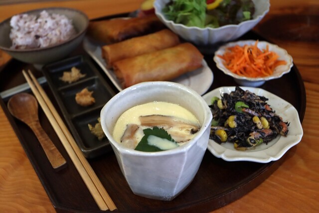 喫飯はるまき deco boco （デコボコ） - 末野原/食堂 | 食べログ