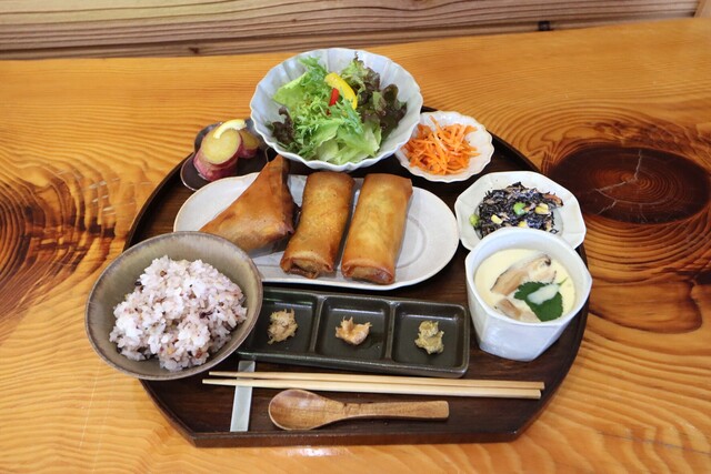 喫飯はるまき deco boco （デコボコ） - 末野原/食堂 | 食べログ