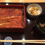 Akasaka Fukinuki - うな重（松）
                        ご飯の量が軽めだったので私には丁度良かったのですが、脂がしっかりのっている鰻と食べ続けると、ちょっと脂が勝ちすぎるかなと思いました。