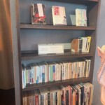 胡桃堂喫茶店 - ２階にある本棚