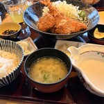 和ごはん とろろ屋 - お味噌汁は、青さの味噌汁。