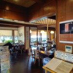 芭蕉 - 店内　奥に小上がり